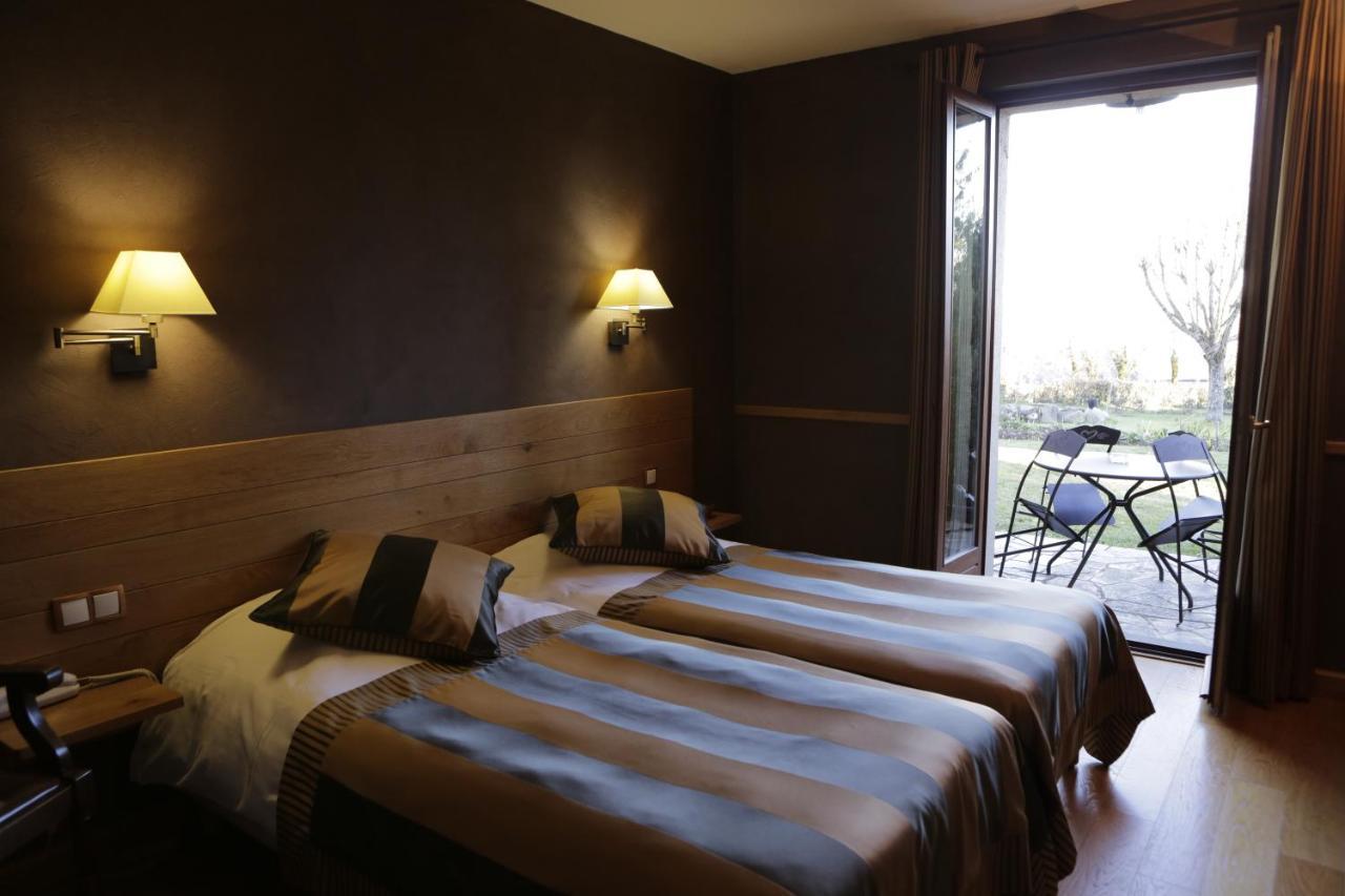 Logis Auberge Du Barrez Mur-de-Barrez Esterno foto