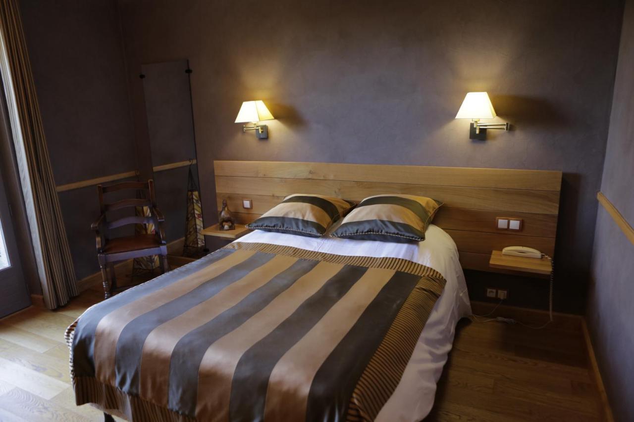Logis Auberge Du Barrez Mur-de-Barrez Esterno foto